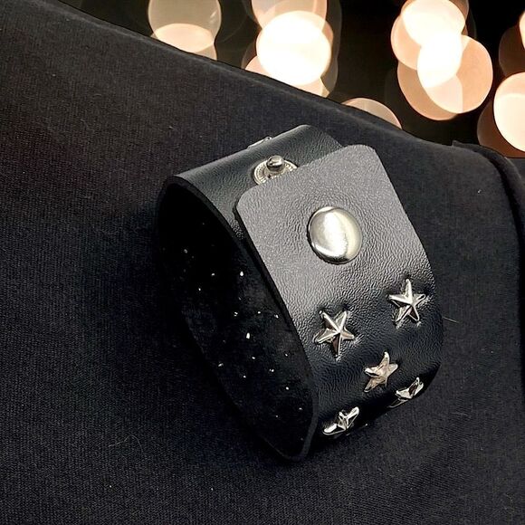 Unisex l Black Leather Silver Star Wristband l Bracelet l New - Picture 3 of 7